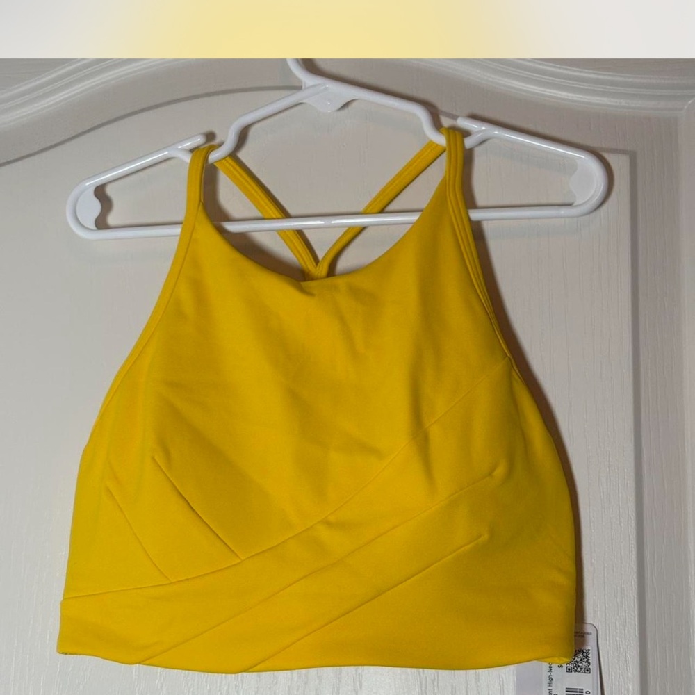 Lululemon Flow Y Wrap-Front
High-Neck Bra *Light Support, B/C Cup. NWT SIZE
4